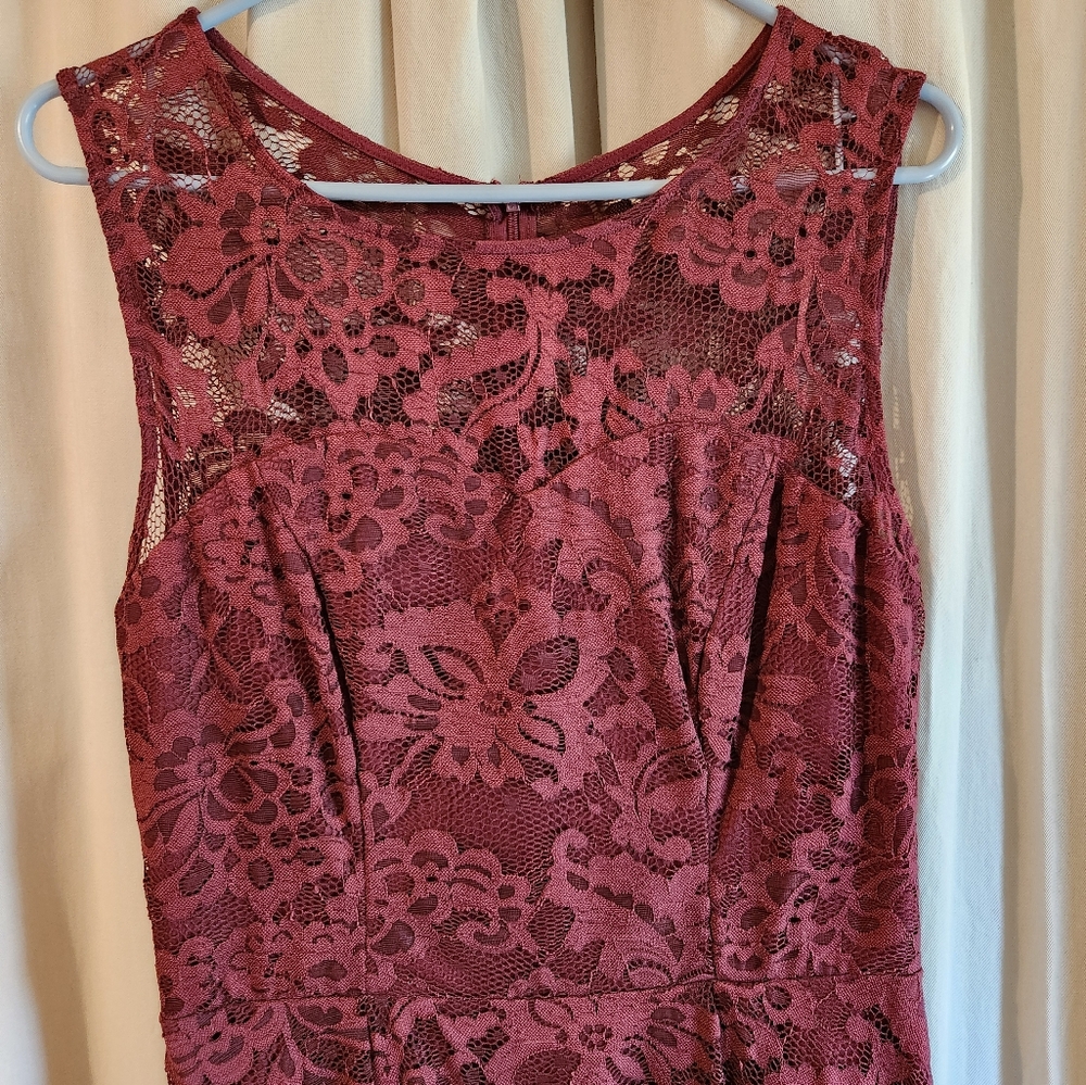 Maudress Elegant Floral Lace Crew Neck Hi-Lo Cocktail Dress. Maroon. NEVER WORN! - Picture 5 of 7